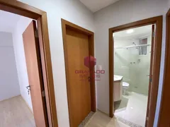 Apartamento com 3 Quartos para alugar, 90m² no Centro, Maringá - Foto 5