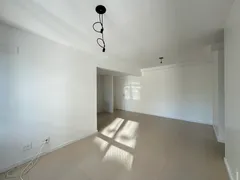 Apartamento com 3 Quartos para alugar, 70m² no Jardim Carvalho, Porto Alegre - Foto 6