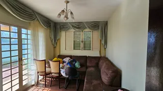 Casa com 3 Quartos à venda, 241m² no Setor Aeroporto, Goiânia - Foto 3