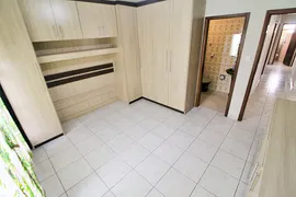 Casa com 4 Quartos para alugar, 170m² no Capão Raso, Curitiba - Foto 8