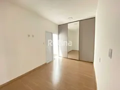 Casa com 3 Quartos à venda, 74m² no Novo Mundo, Uberlândia - Foto 2