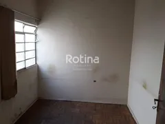 Casa com 4 Quartos para alugar, 300m² no Custódio Pereira, Uberlândia - Foto 7