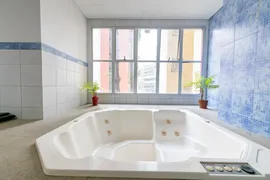 Apartamento com 1 Quarto para alugar, 62m² no Centro, Curitiba - Foto 19