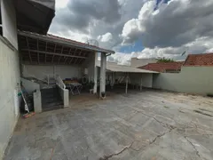 Casa com 3 Quartos para alugar, 223m² no Vila Maria Helena, Uberaba - Foto 17