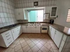 Casa com 3 Quartos à venda, 200m² no Marta Helena, Uberlândia - Foto 9