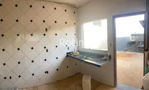 Casa com 3 Quartos à venda, 130m² no Presidente Roosevelt, Uberlândia - Foto 2