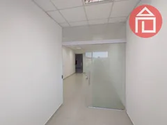 Conjunto Comercial / Sala para alugar, 38m² no Lagos De Santa Helena, Bragança Paulista - Foto 4