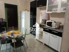 Casa com 4 Quartos à venda, 220m² no Presidente Roosevelt, Uberlândia - Foto 4