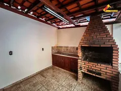 Casa com 3 Quartos para alugar, 210m² no São José, Divinópolis - Foto 19