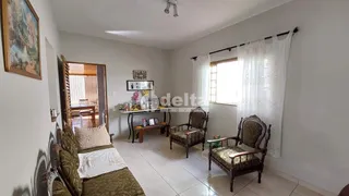 Casa com 3 Quartos à venda, 161m² no Marta Helena, Uberlândia - Foto 14