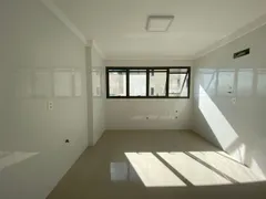 Apartamento com 3 Quartos à venda, 251m² no Beira Mar, Florianópolis - Foto 11