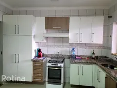 Casa com 3 Quartos à venda, 220m² no Brasil, Uberlândia - Foto 6