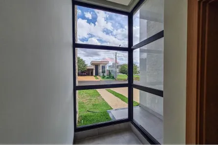 Casa de Condomínio com 3 Quartos para alugar, 204m² no , Cravinhos