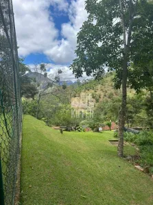 Fazenda / Sítio / Chácara com 4 Quartos à venda, 300m² no Cuiabá, Petrópolis