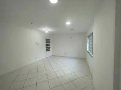 Loja / Salão / Ponto Comercial para alugar, 24m² no Centro, Itaguaí