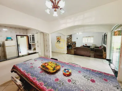 Fazenda / Sítio / Chácara com 3 Quartos à venda, 420m² no Registro, Taubaté
