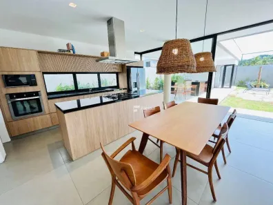 Casa de Condomínio com 5 Quartos à venda, 335m² no Jardim Acapulco, Guarujá