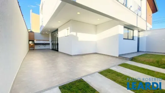 Sobrado com 3 Quartos à venda, 175m² no Jardim das Acácias, Poços de Caldas