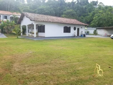 Casa com 3 Quartos para venda ou aluguel, 210m² no Jacaroá, Maricá
