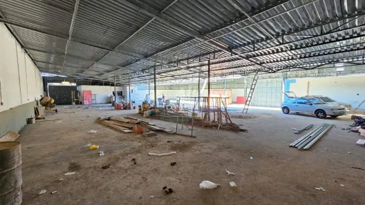 Galpão / Depósito / Armazém à venda, 850m² no Brasil, Uberlândia