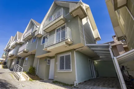 Sobrado com 3 Quartos para alugar, 104m² no Uberaba, Curitiba