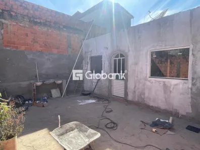 Casa com 2 Quartos para alugar, 90m² no Alto da Boa Vista, Montes Claros