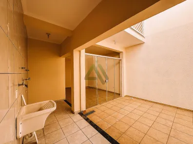 Sobrado com 3 Quartos para alugar, 160m² no Jardim Macarenko, Sumaré