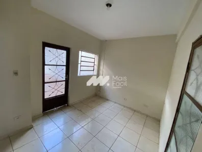 Casa com 3 Quartos para alugar, 110m² no Jardim Monte Carlo, Maringá