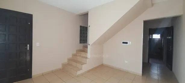 Casa com 2 Quartos para alugar, 75m² no Ouro Verde, Londrina