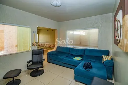 Loja / Salão / Ponto Comercial com 4 Quartos à venda, 340m² no Saraiva, Uberlândia