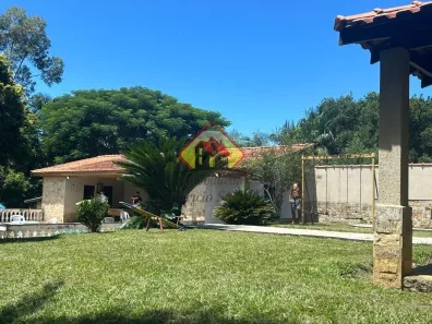 Fazenda / Sítio / Chácara com 4 Quartos à venda, 250m² no Vila Caetano, Taubaté