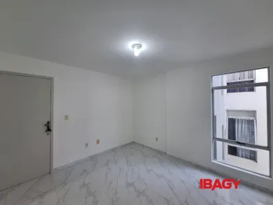 Apartamento com 2 Quartos para alugar, 51m² no Itacorubi, Florianópolis