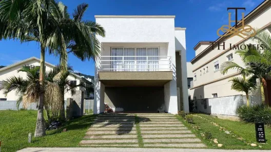 Casa de Condomínio com 4 Quartos para alugar, 303m² no Santa Regina, Camboriú
