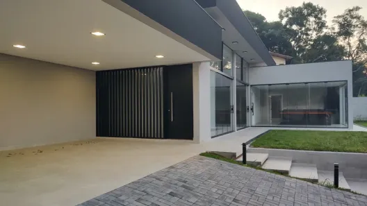 Casa de Condomínio com 3 Quartos para venda ou aluguel, 208m² no Cumbari, Mairiporã