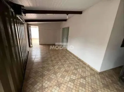 Casa com 2 Quartos para alugar, 140m² no Morumbi, Uberlândia
