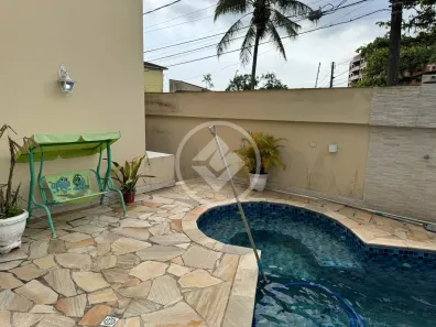 Sobrado com 3 Quartos para alugar, 131m² no Jardim Cunhambebe (Vicente de Carvalho), Guarujá