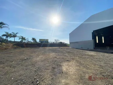 Galpão / Depósito / Armazém para alugar, 900m² no Piracangaguá, Taubaté