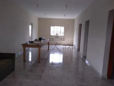 Fazenda / Sítio / Chácara com 3 Quartos à venda, 125m² no Chácara Itapoã, Jacareí