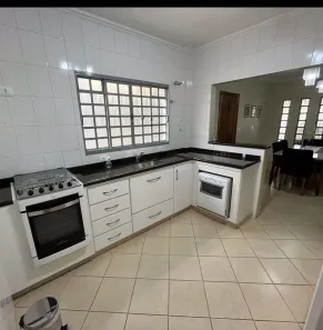 Sobrado com 4 Quartos à venda, 298m² no Centro, Ibiporã