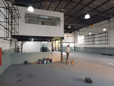 Galpão / Depósito / Armazém com 2 Quartos para alugar, 545m² no Jardim Esper, Jacareí