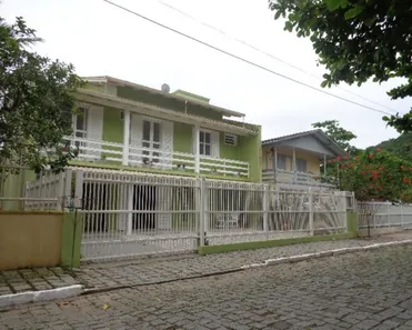 Sobrado com 5 Quartos à venda, 250m² no Praia da Enseada, São Francisco do Sul