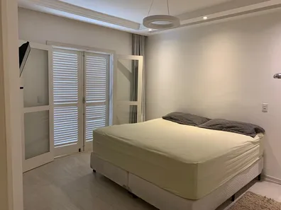 Casa de Condomínio com 3 Quartos para venda ou aluguel, 334m² no Vila Mike, São Roque