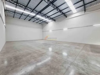 Galpão / Depósito / Armazém à venda, 370m² no Ipiranga, Divinópolis
