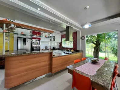 Fazenda / Sítio / Chácara com 6 Quartos à venda, 450m² no Vale das Pedrinhas, Guapimirim