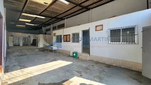 Galpão / Depósito / Armazém para venda ou aluguel, 250m² no Vila Emil, Mesquita