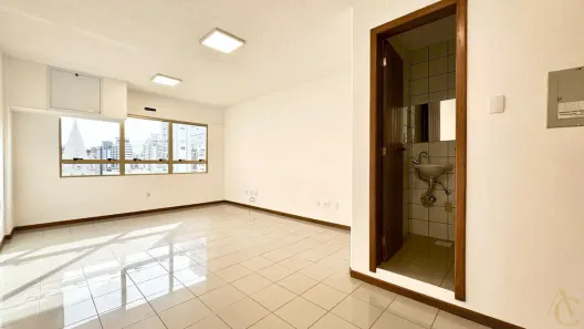 Conjunto Comercial / Sala para alugar, 26m² no Centro, Florianópolis