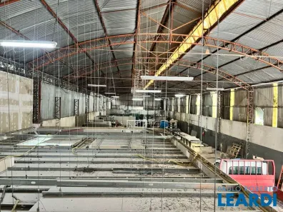 Galpão / Depósito / Armazém para alugar, 1400m² no Caputera, Arujá