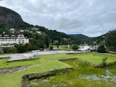 Apartamento com 3 Quartos para venda ou aluguel, 146m² no Quitandinha, Petrópolis