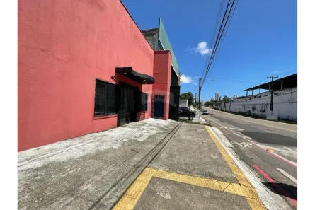 Loja / Salão / Ponto Comercial à venda, 247m² no Lagoa Nova, Natal