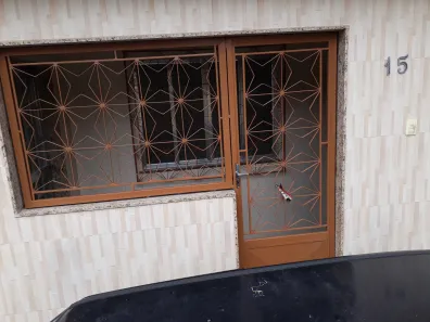 Casa com 2 Quartos para alugar, 35m² no Centro, Nilópolis